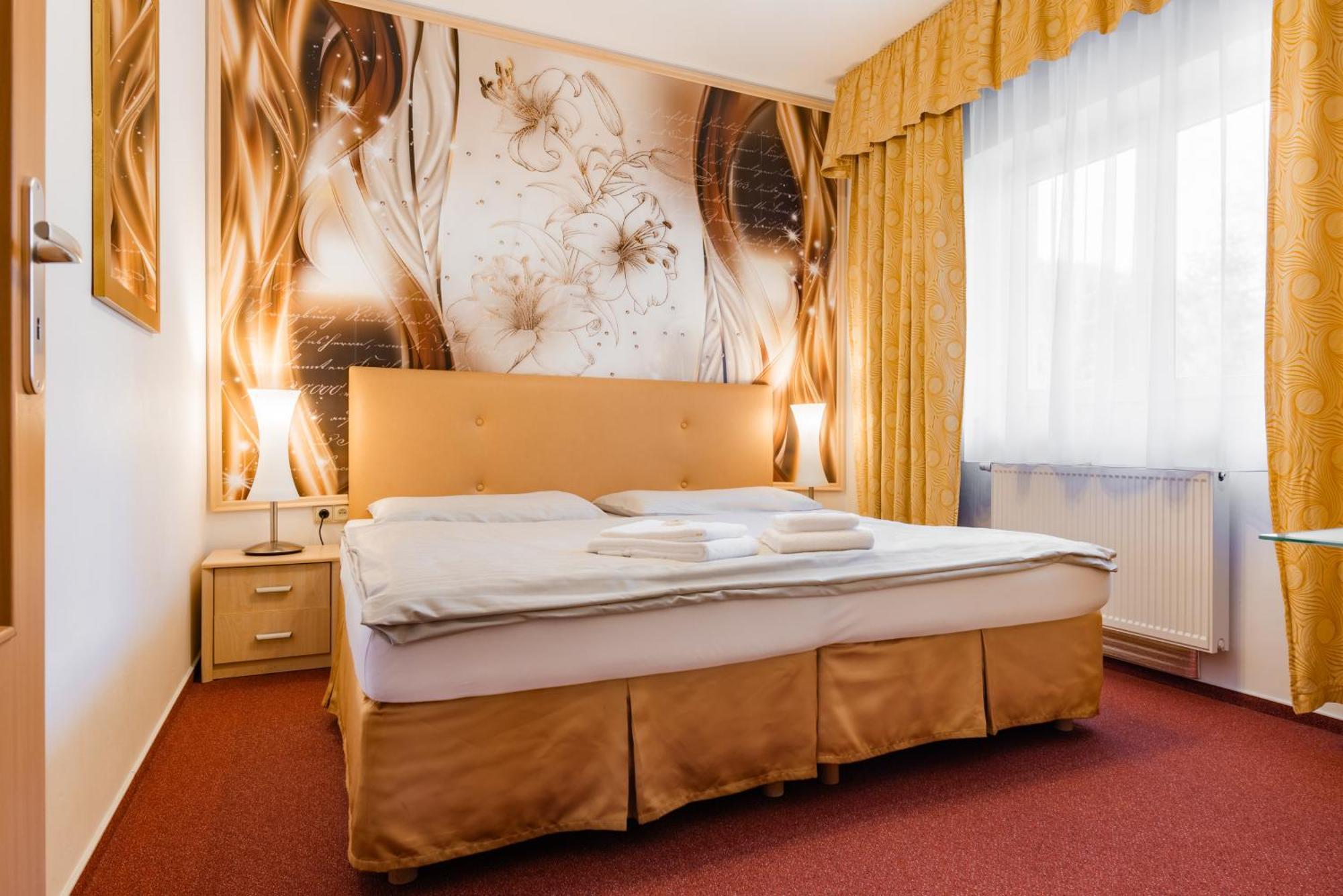 Hotel Schwarz Nove Hamry Exterior photo