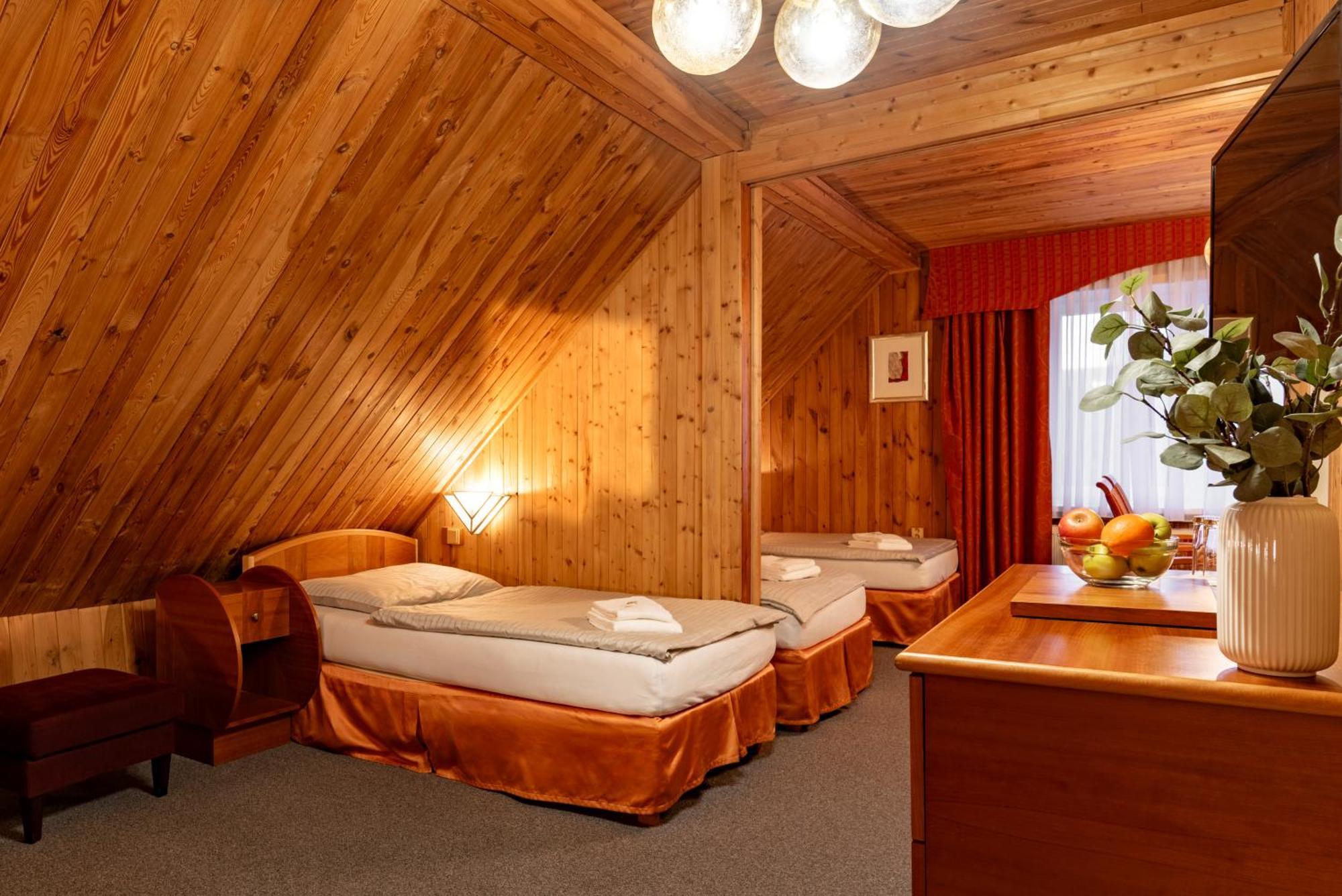 Hotel Schwarz Nove Hamry Exterior photo